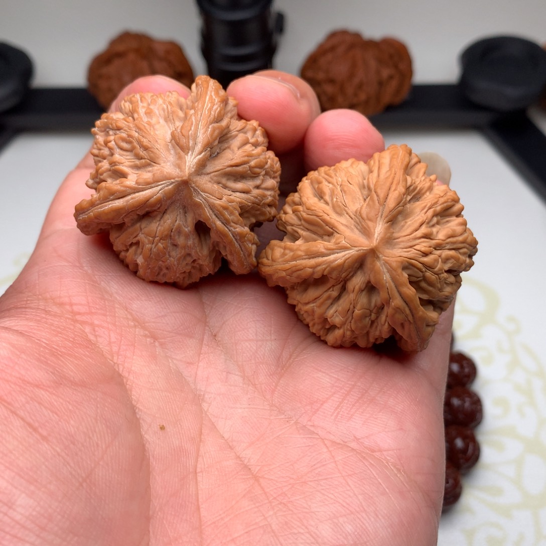 文玩核桃把件三**身虎头奔43