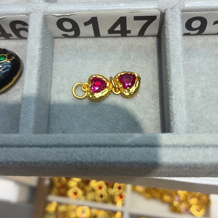 铜合金9147强保色发    2个壹笔壹吊坠