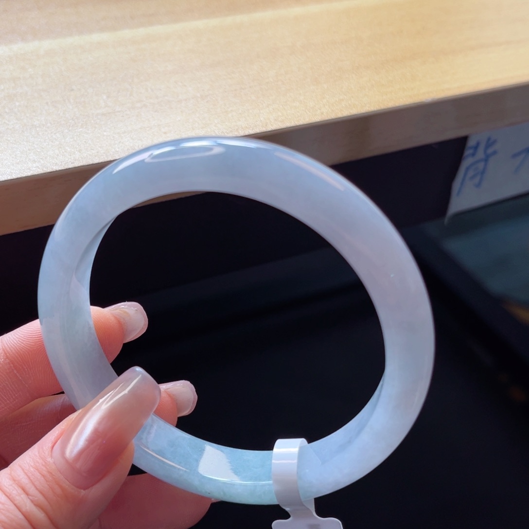 翡翠手镯未镶嵌手镯