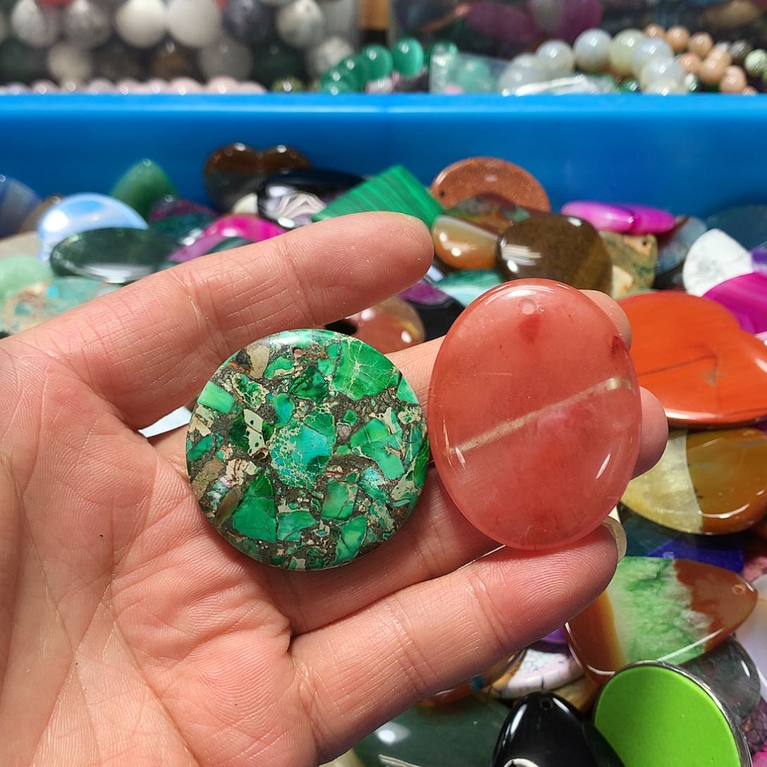 未镶嵌手串玛瑙/玉髓两个吊坠