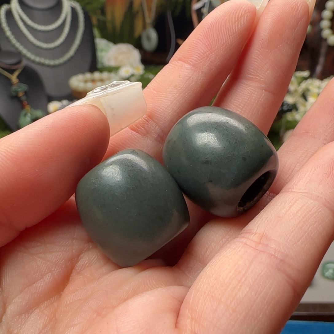 蝈***蝈和田玉未镶嵌颈饰