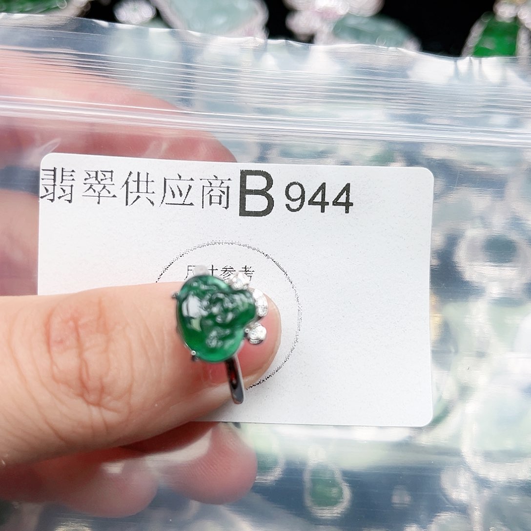 翡翠颈饰未镶嵌翡翠944