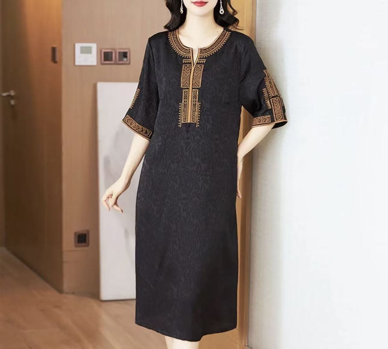 新中式爆款重工刺绣圆领七分袖连衣裙-B103103