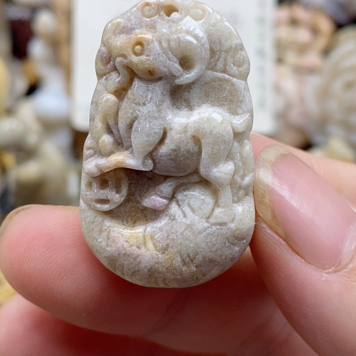 颈饰未镶嵌硅化珊瑚（珊瑚玉）小