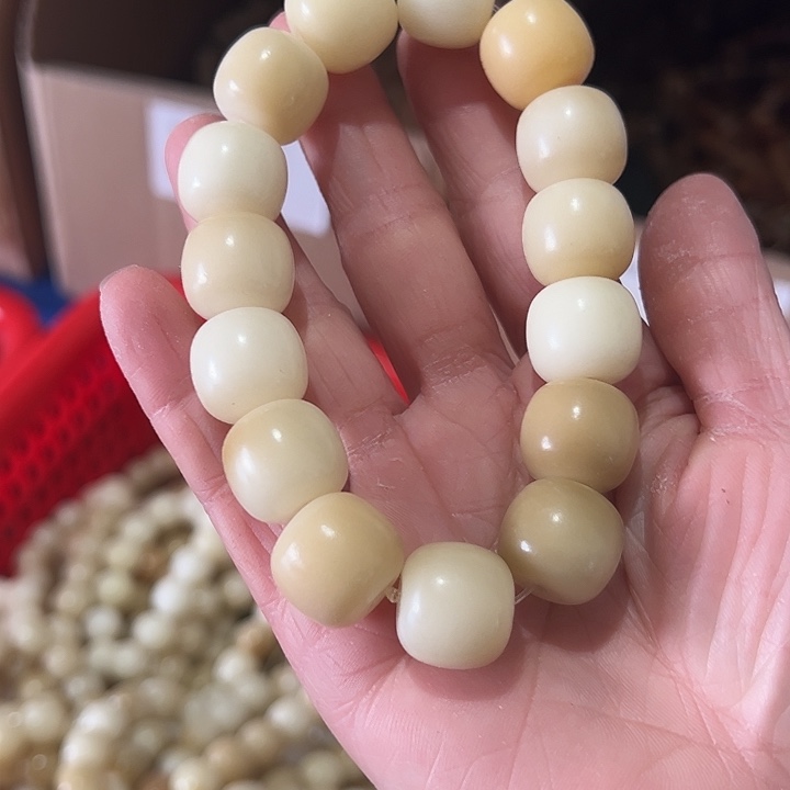 白玉菩提吊坠15×16桶珠