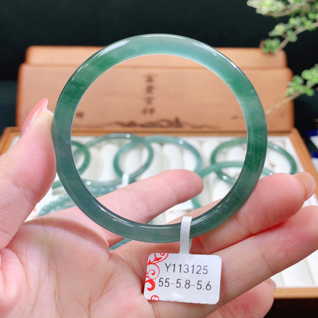 翡翠手镯未镶嵌天然