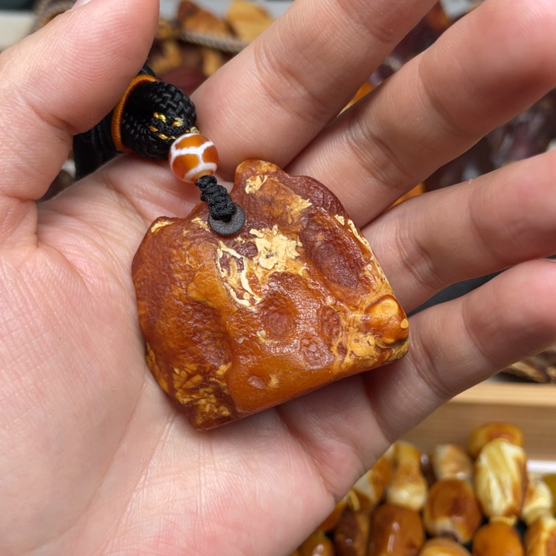 蜜蜡珠宝奇石未镶嵌何**?