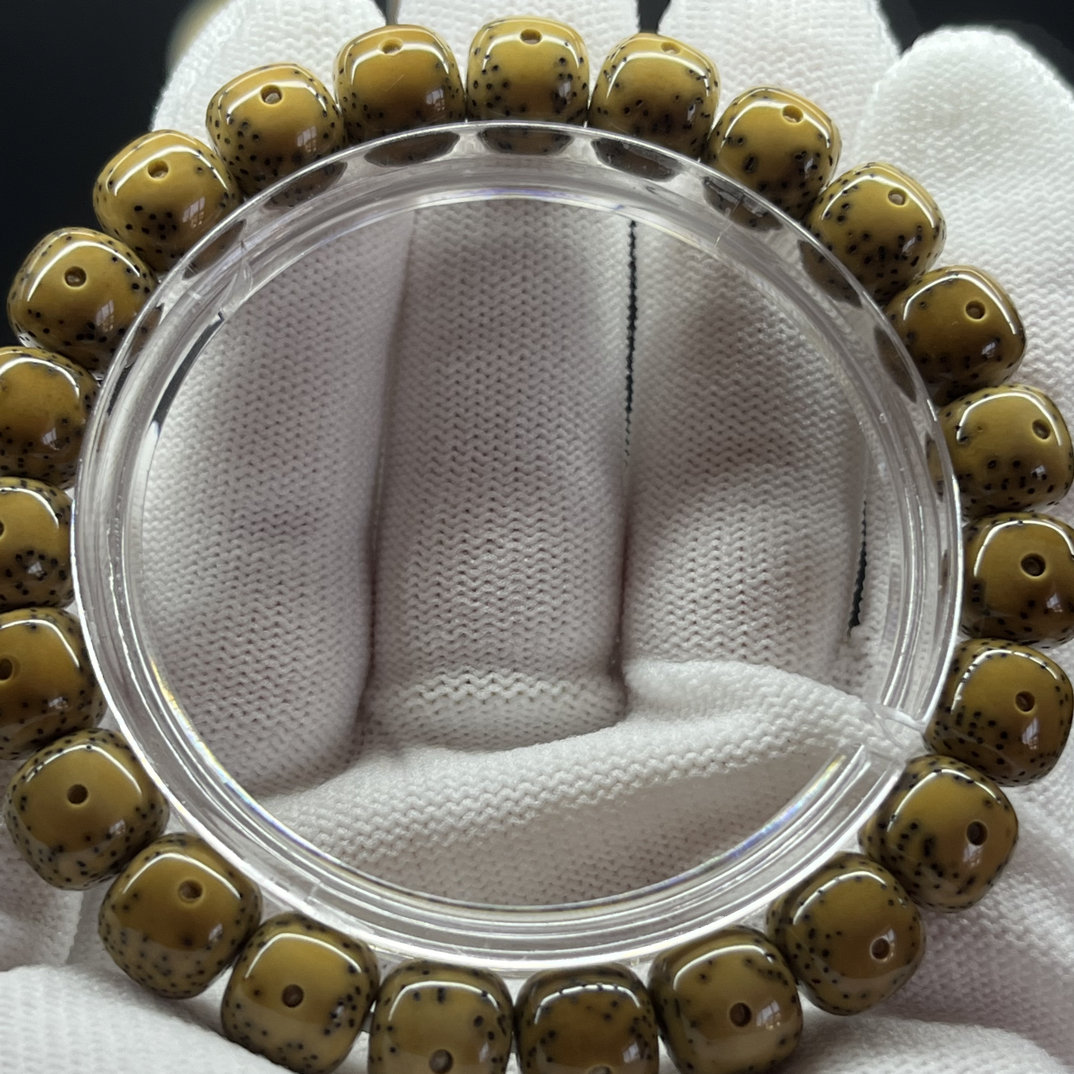 古铜黄大眼睛，石玉料10x9桶珠，原生态星月菩提，打底好，一物一图