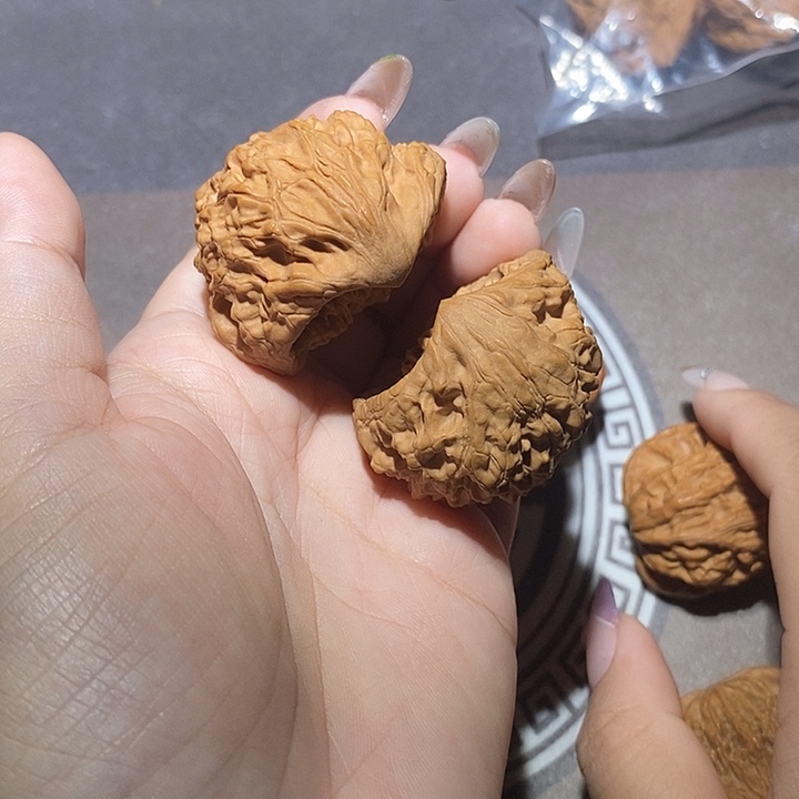 戴***子文玩核桃吊坠文玩核桃文玩核桃