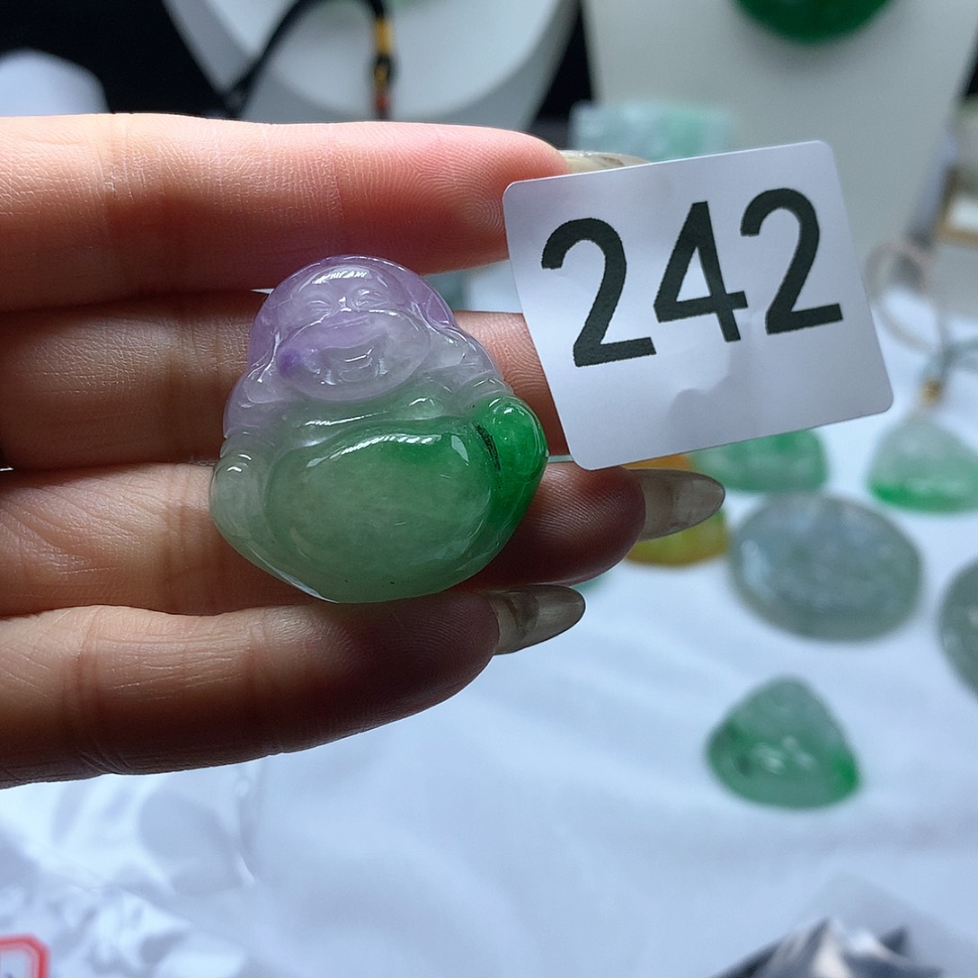 翡翠吊坠(赠链)未镶嵌