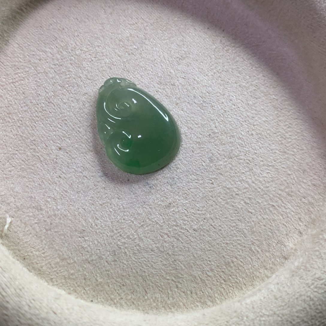 翡翠未镶嵌颈饰如意