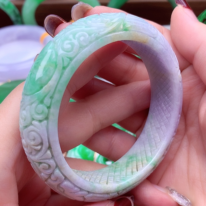 翡翠手镯未镶嵌翡翠