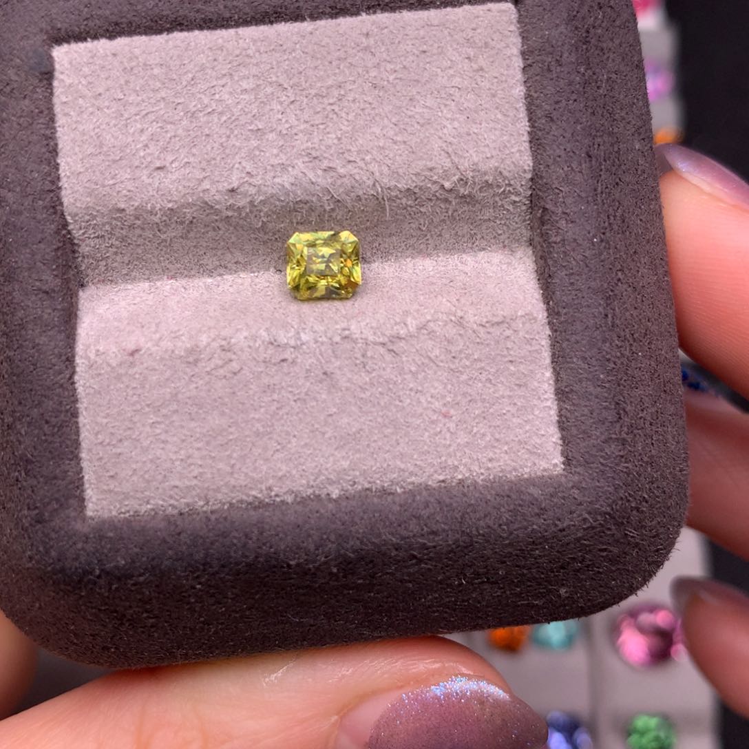 长石裸石未镶嵌0.86克拉