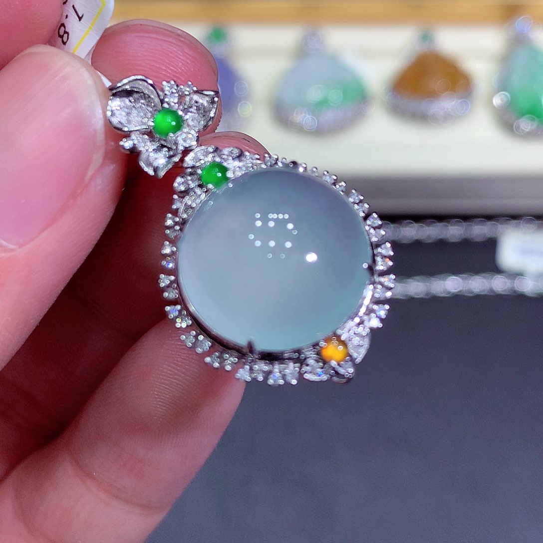 翡翠吊坠(不含链)18K金镶嵌