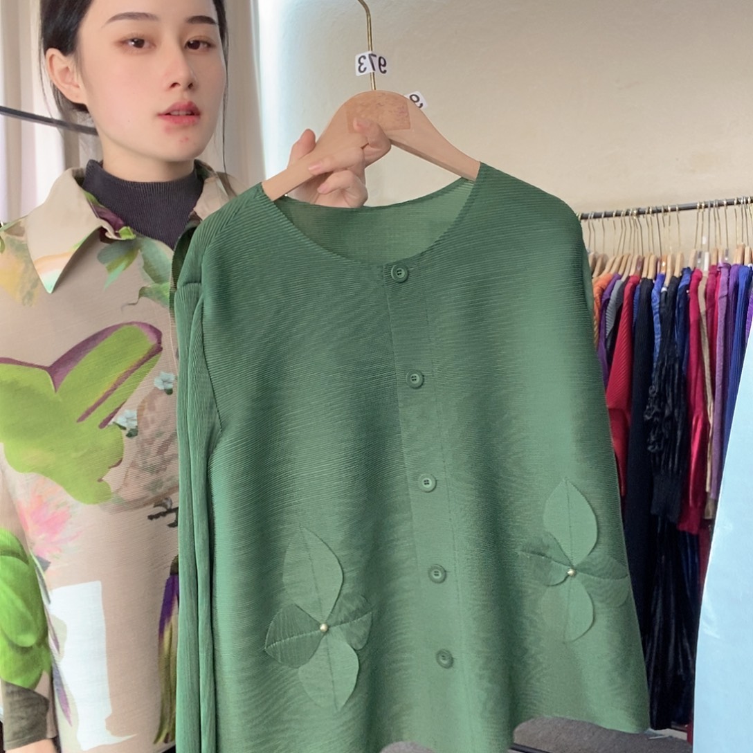 973直接拍上衣160斤