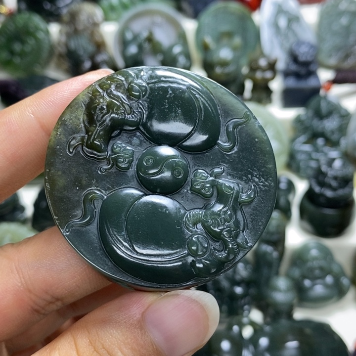 颈饰未镶嵌和田玉