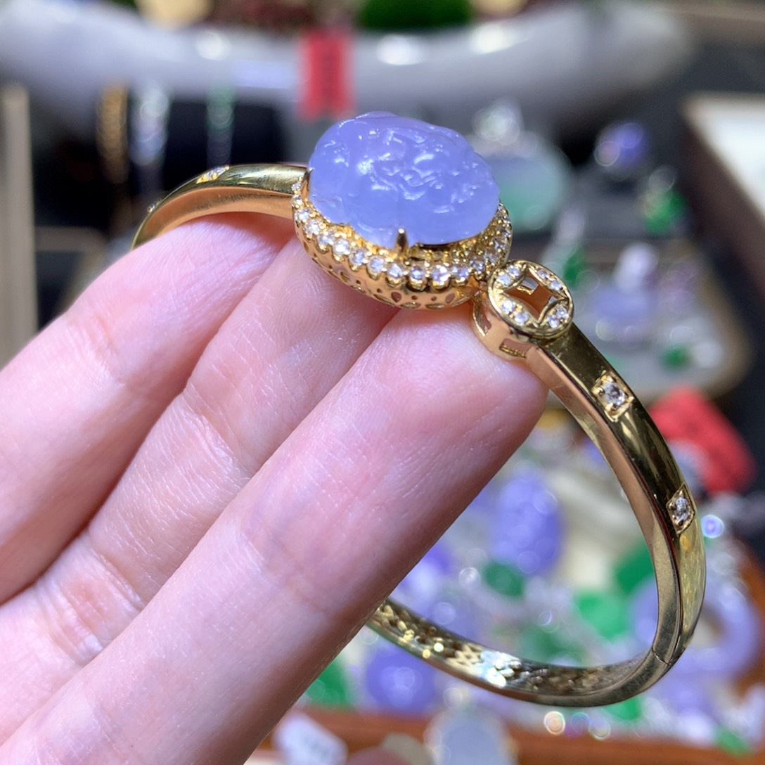 【闪购商品】翡翠颈饰18K金镶嵌翡翠吊坠项链