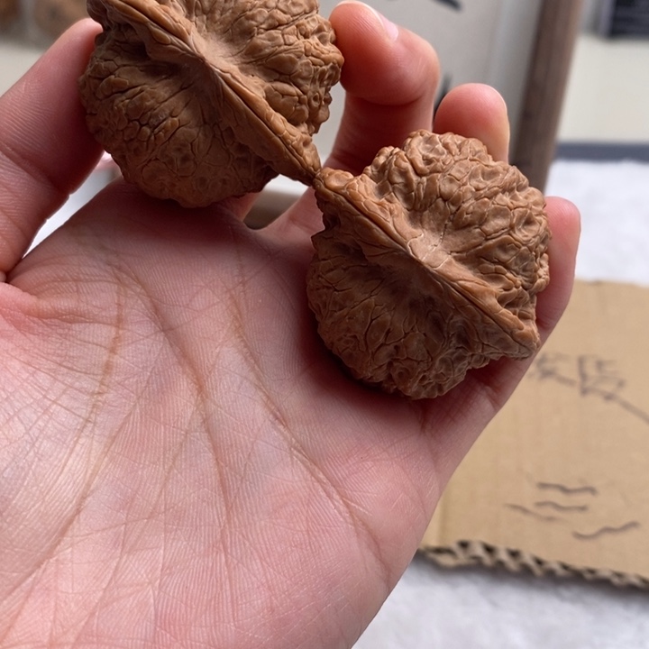 文玩核桃吊坠不****色血麒麟