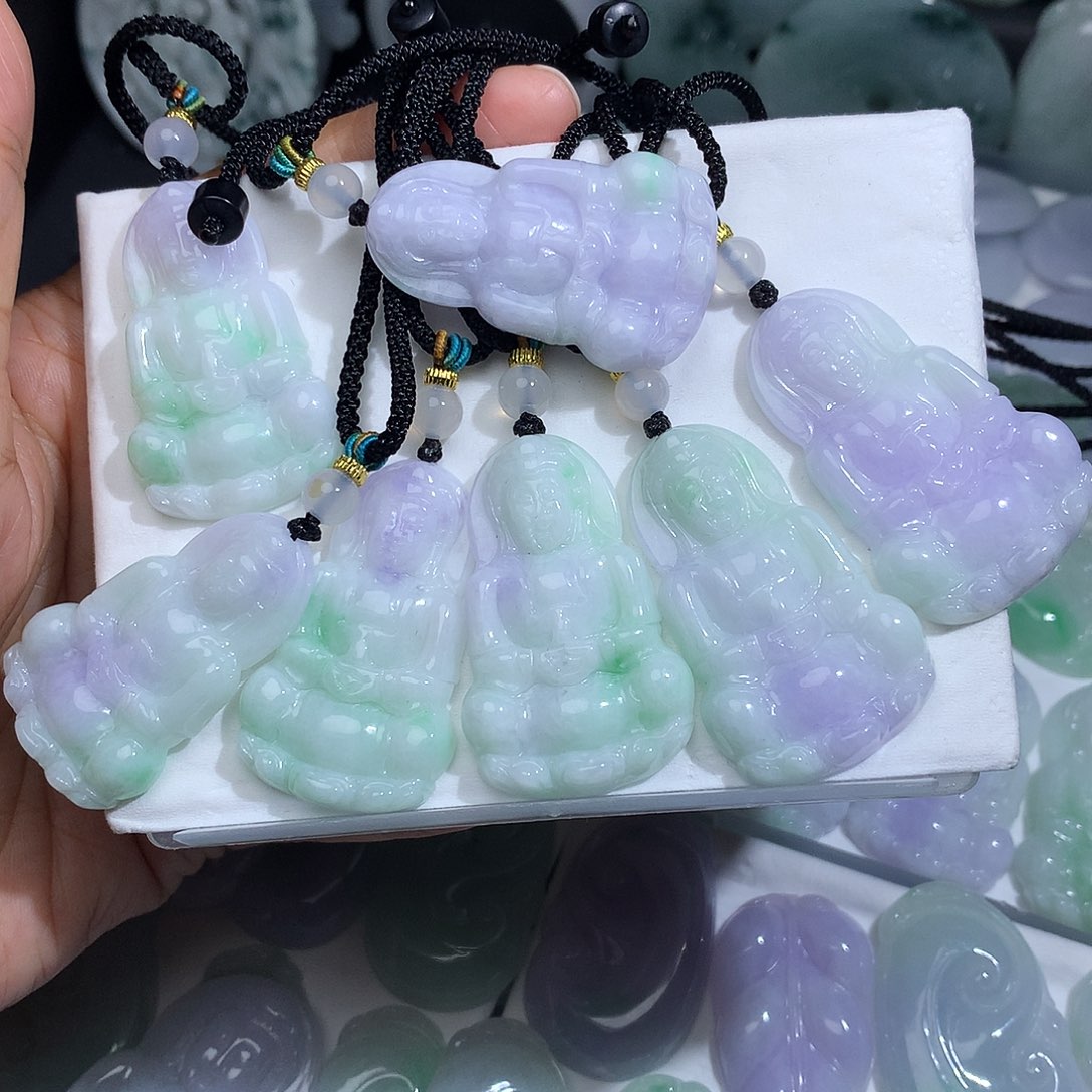 翡翠未镶嵌颈饰多样性发其一