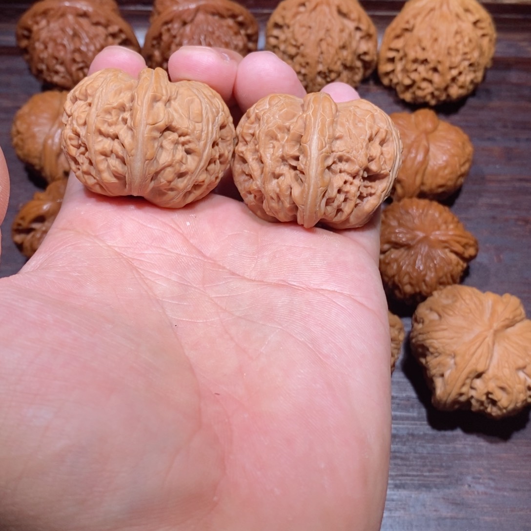 文玩核桃吊坠元宝