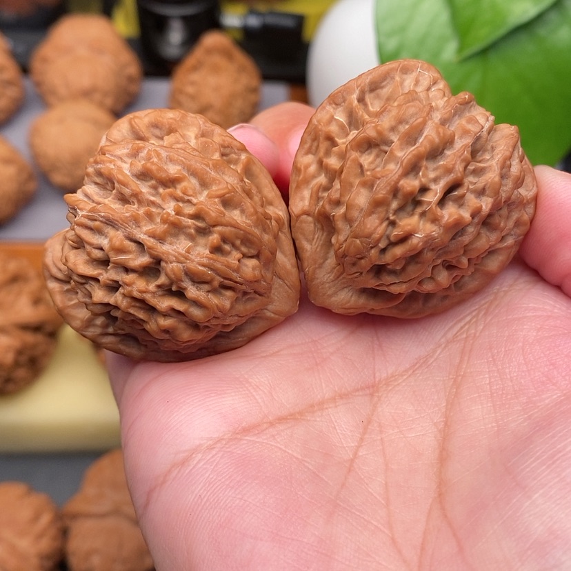 【闪购商品】文玩核桃把件玉华宫