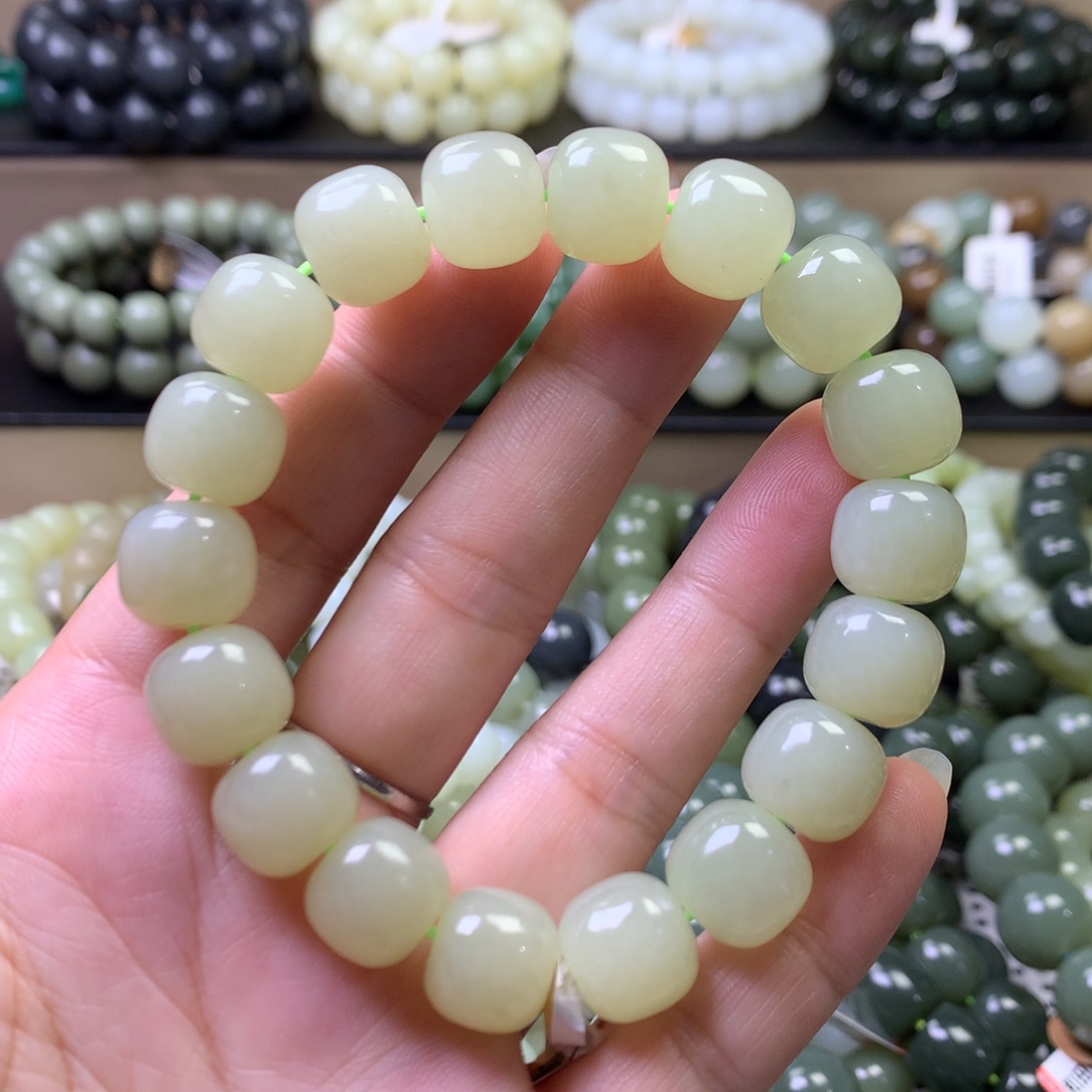 未镶嵌和田玉手链