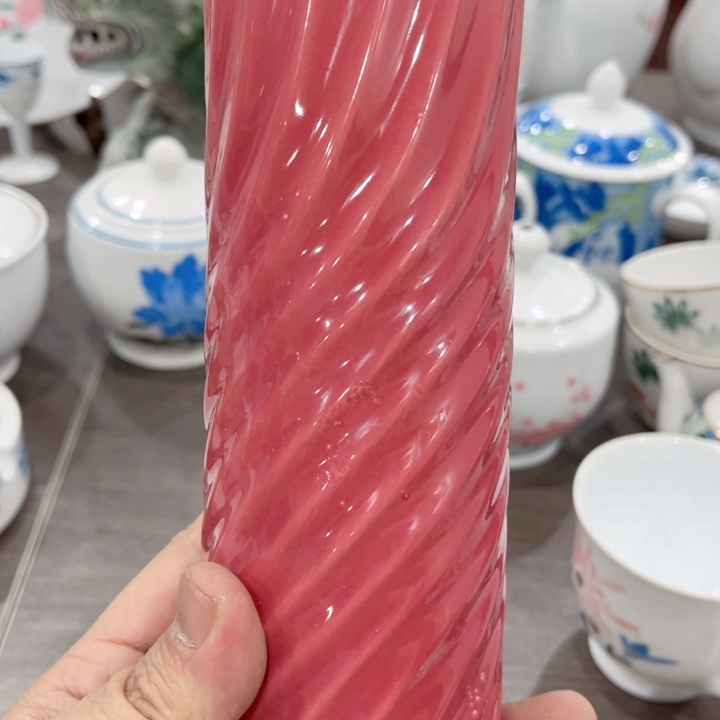 碟釉下五彩的瓷器在瓷器