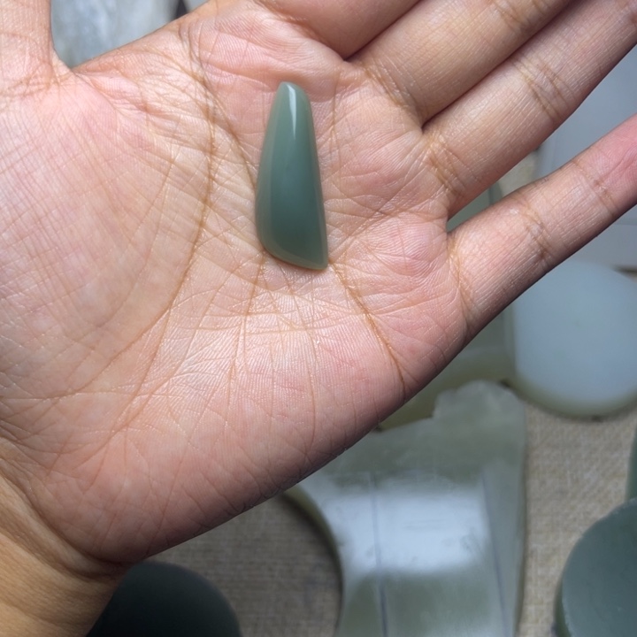 宇***和田玉（糖玉）未镶嵌珠宝半成品