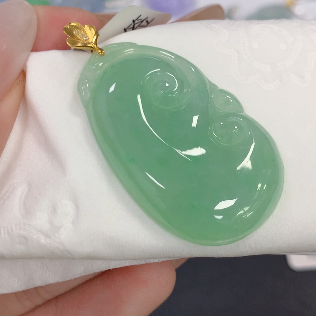 颈饰18K金镶嵌翡翠