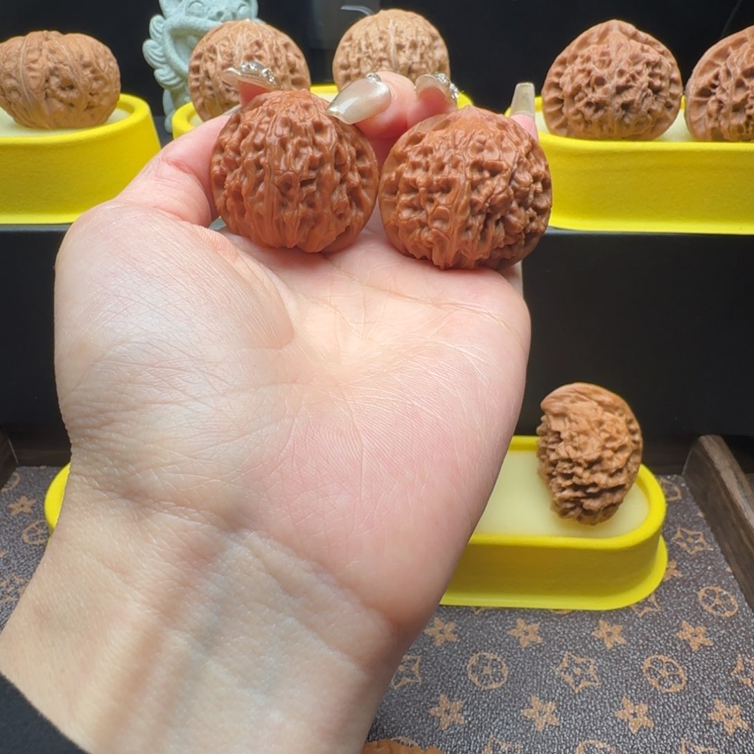 猴头核桃吊坠41玉枕元宝