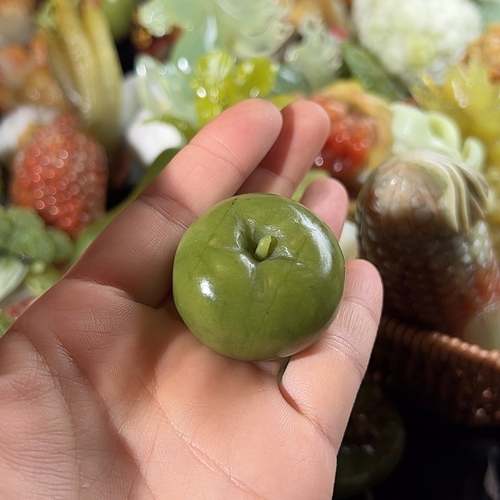 蛇纹石玉未镶嵌珠宝奇石