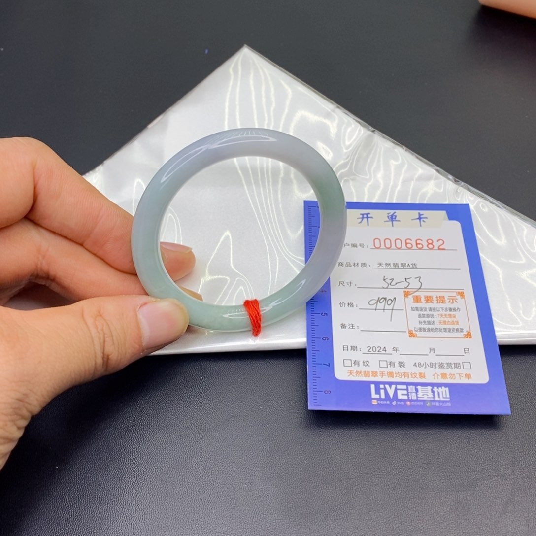 翡翠手镯未镶嵌翡翠