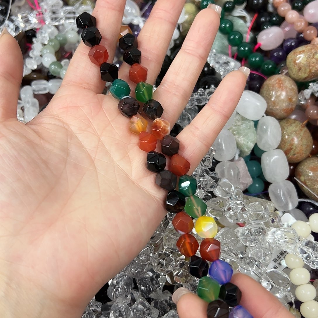 玛瑙/玉髓未镶嵌珠宝半成品，A级卡10多宝玛瑙切面一条