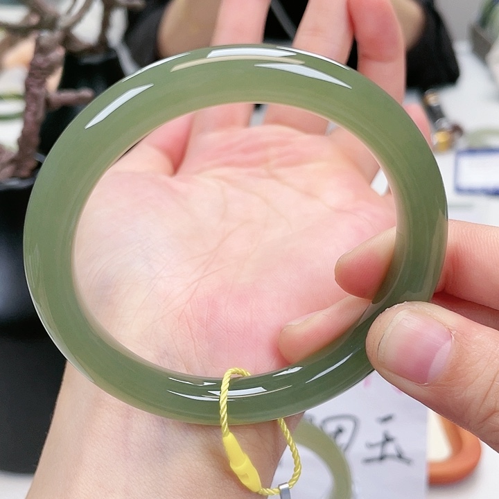 和田玉手镯60未镶嵌