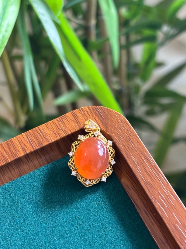 新年红红火火冰底南红蛋面吊坠