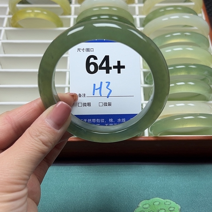 蛇纹石玉手镯未镶嵌