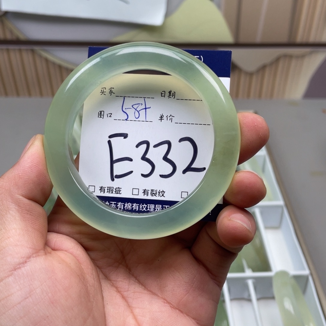 岫玉手镯手镯未镶嵌