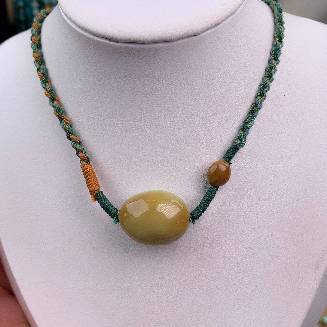 绿松石未镶嵌颈饰