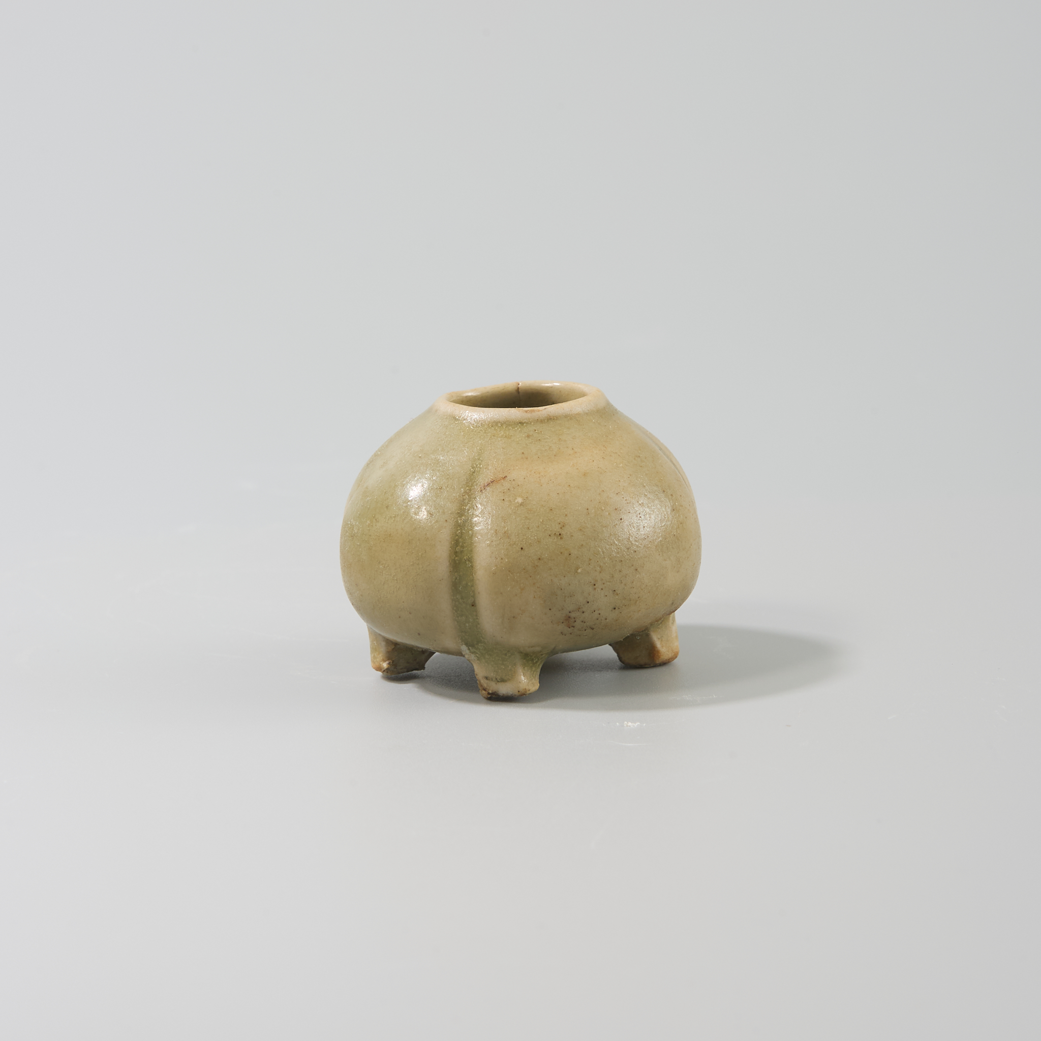 【拍卖预展】Lot14 明代 青釉小水盂