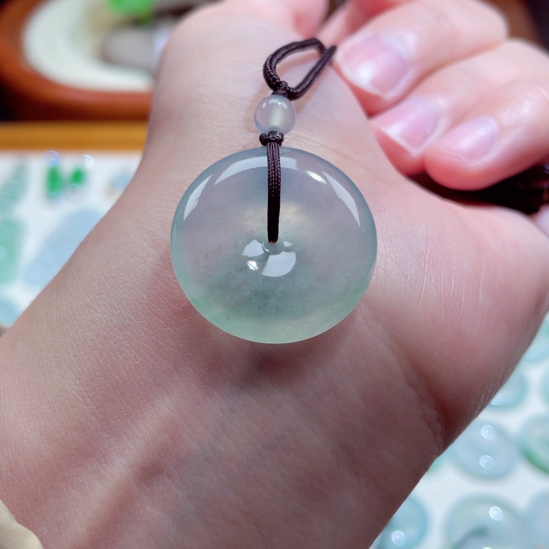 翡翠颈饰未镶嵌扣子