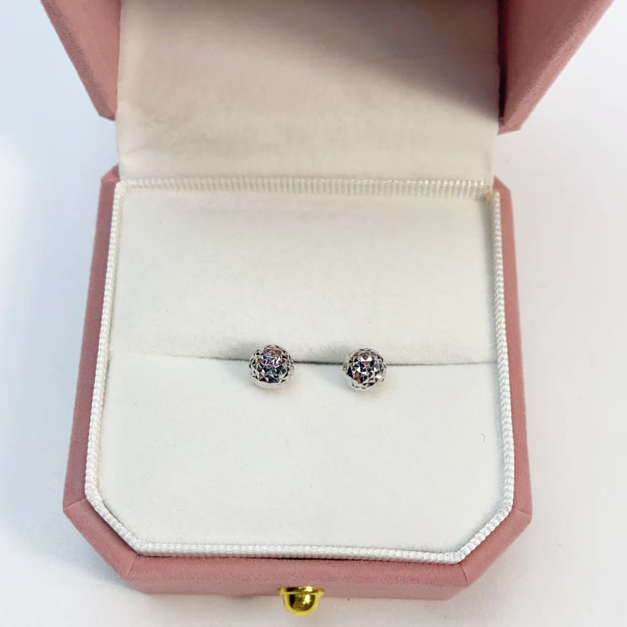 Pt950铂金精品车花珠耳钉1.8克百搭气质时尚