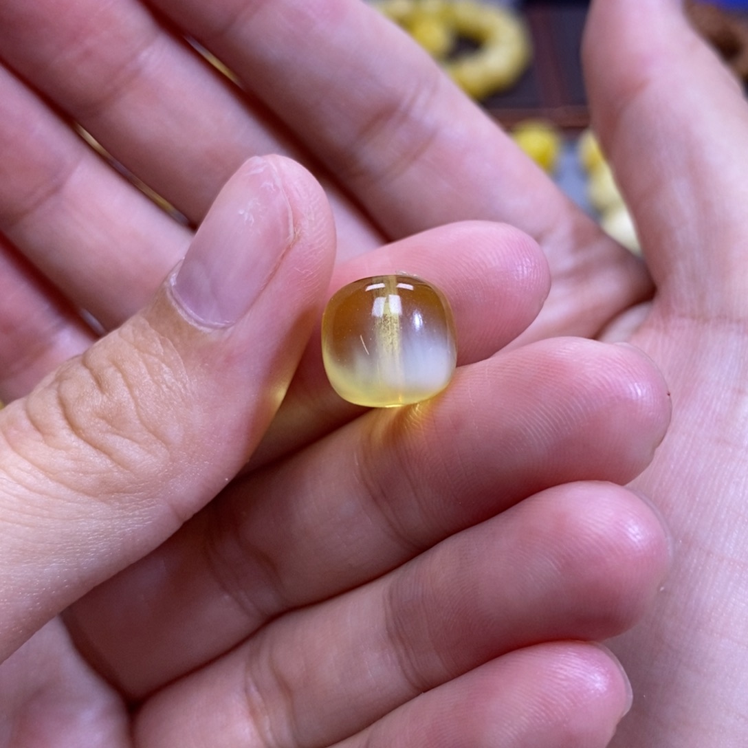 琥珀未镶嵌珠宝奇石11.8