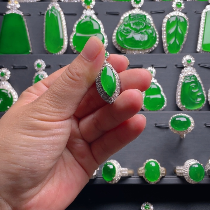 翡翠颈饰未镶嵌翡翠吊坠