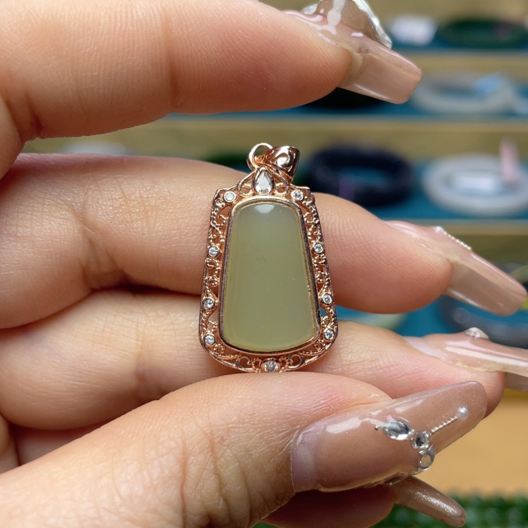 和田玉吊坠未镶嵌