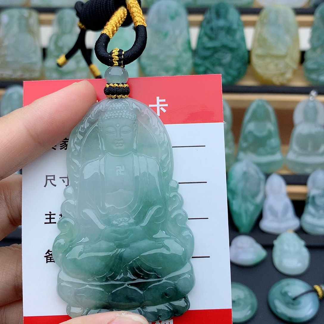 听***声翡翠未镶嵌颈饰大日如来