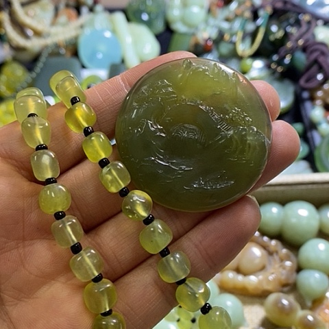 岫玉颈饰未镶嵌挂件