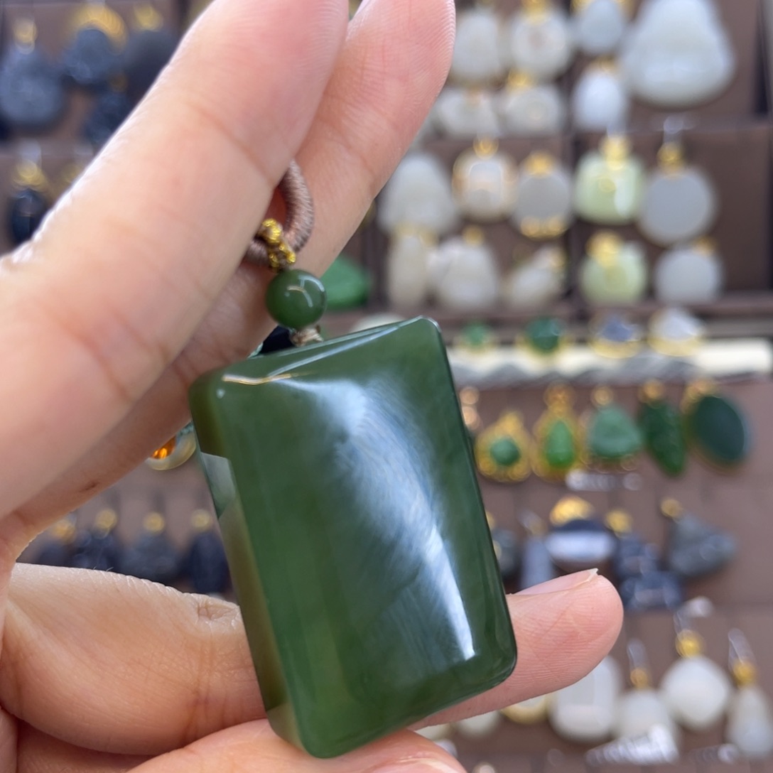 和田玉未镶嵌吊坠