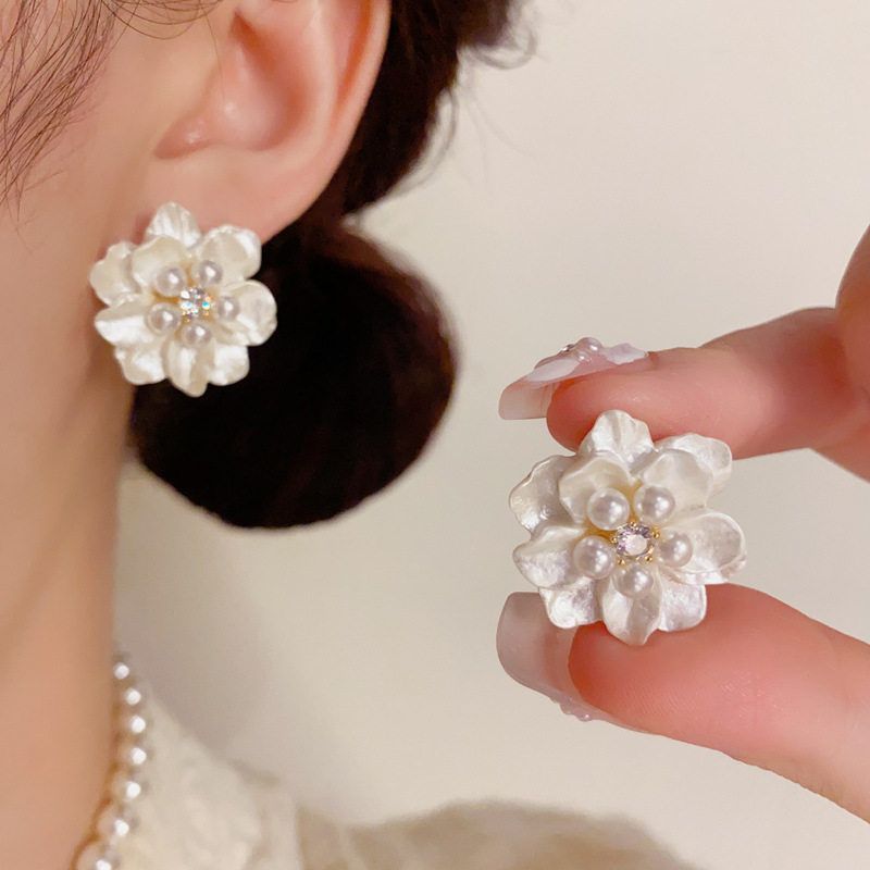 925银耳饰 轻奢S925银针耳钉法式高级感温柔风山茶花珍珠耳环