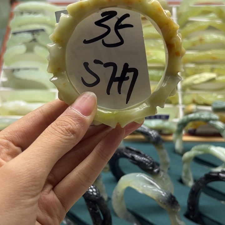 蛇纹石玉未镶嵌手镯