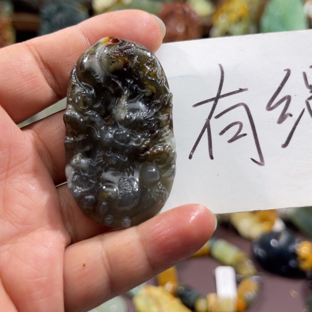 未镶嵌蛇纹石玉颈饰
